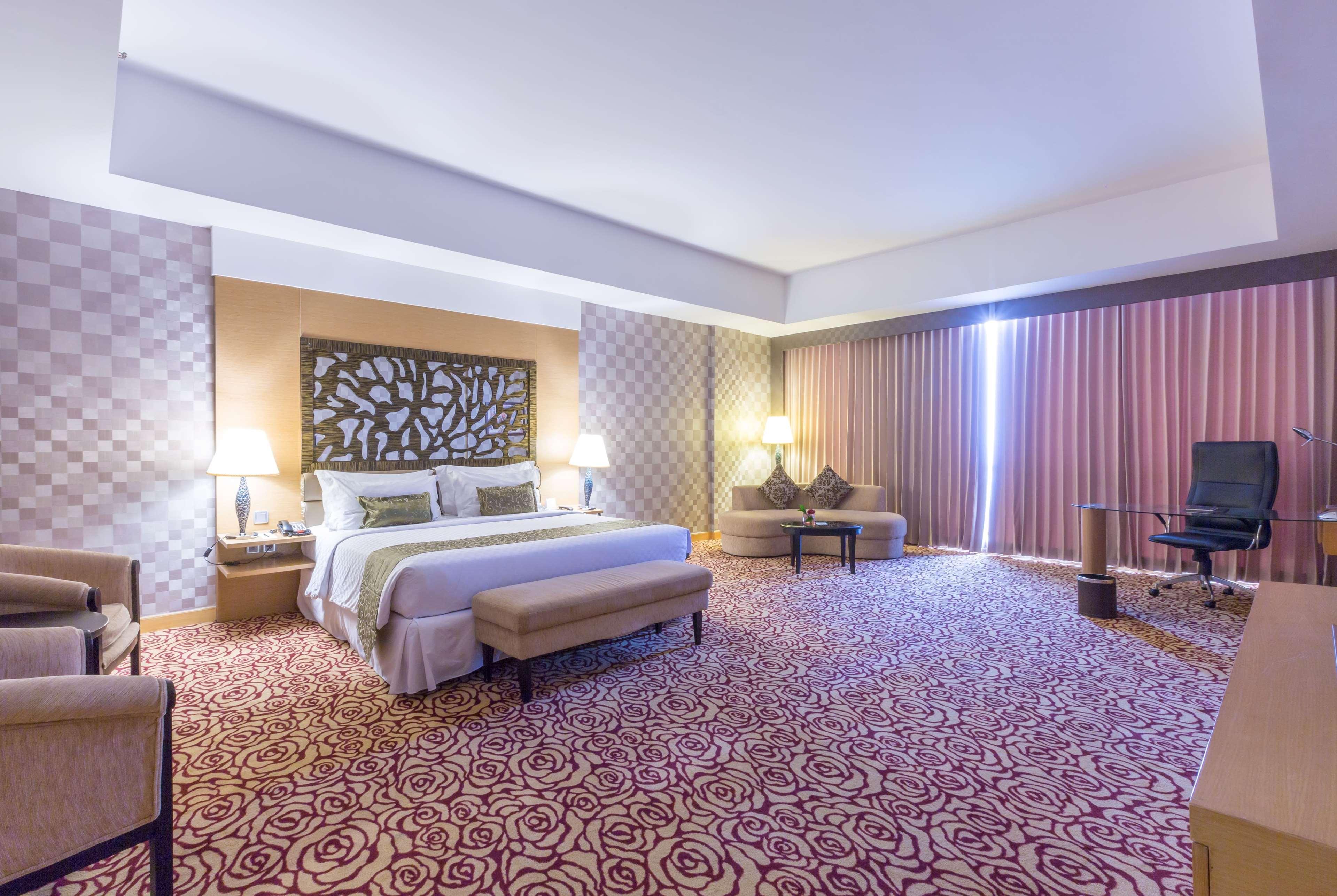 Wyndham Surabaya Hotel Екстериор снимка