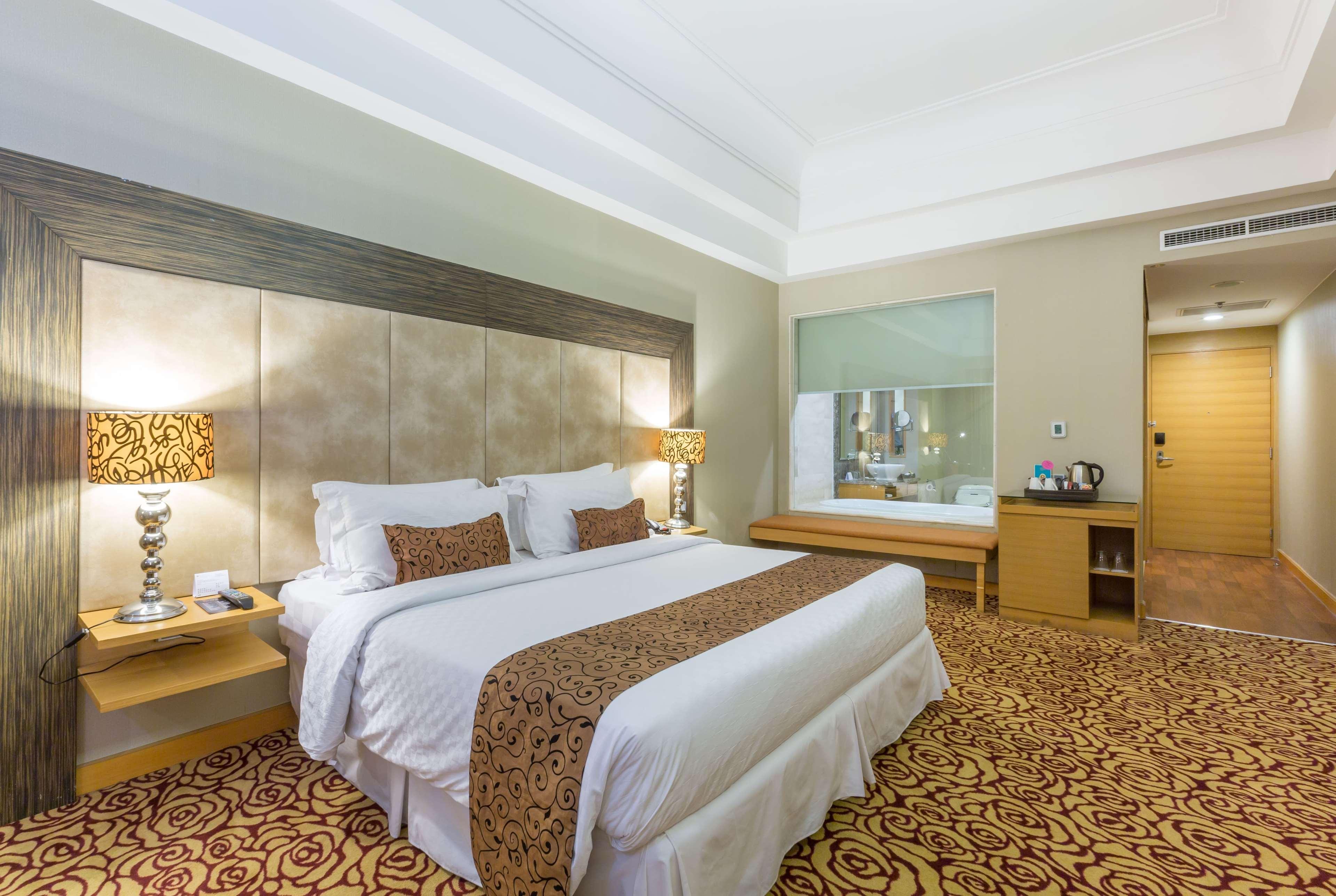 Wyndham Surabaya Hotel Екстериор снимка