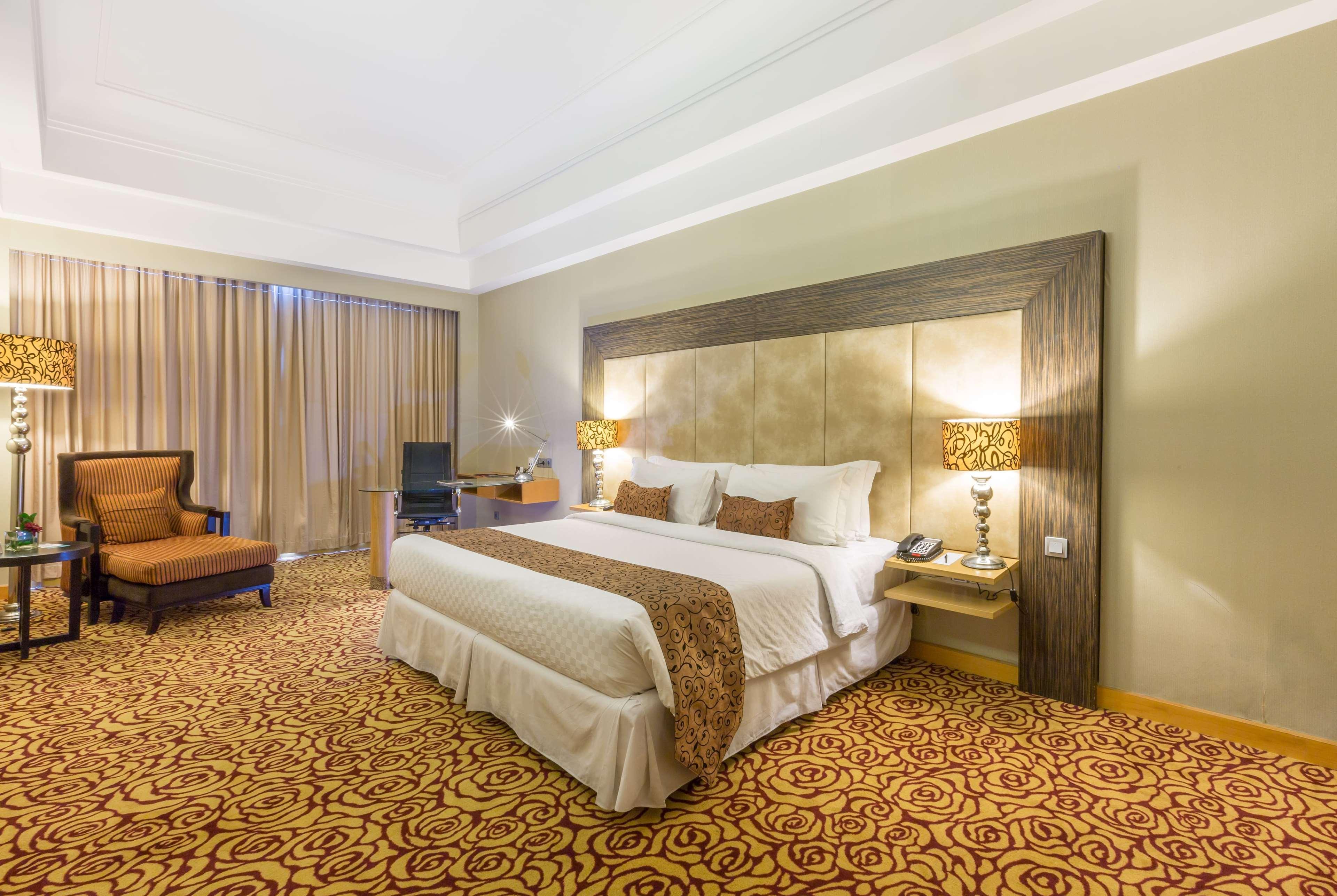 Wyndham Surabaya Hotel Екстериор снимка