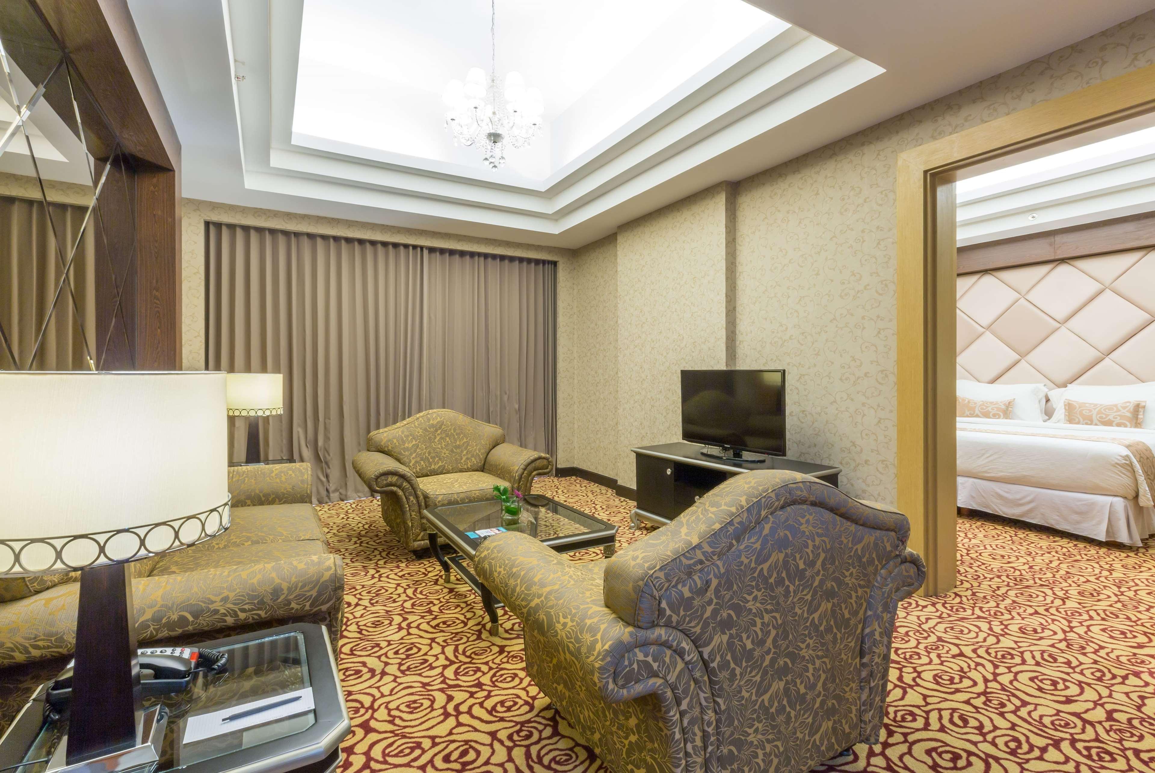Wyndham Surabaya Hotel Екстериор снимка