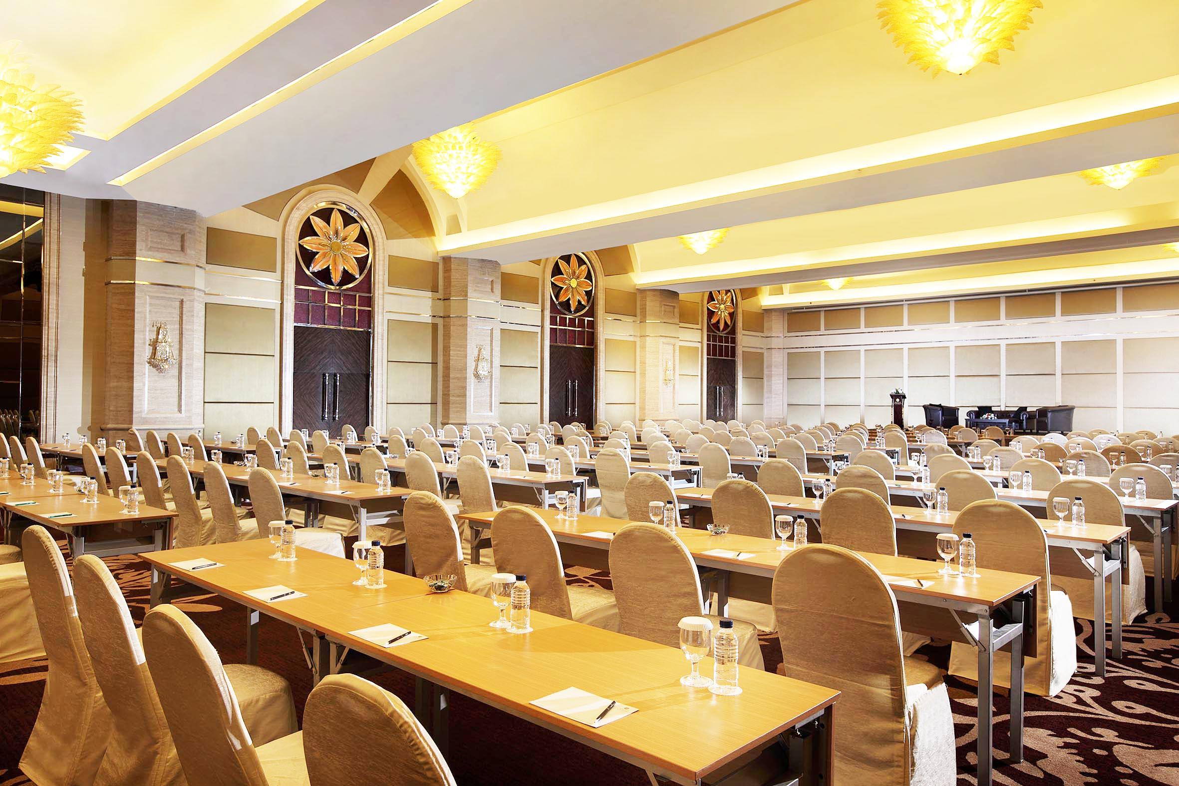 Wyndham Surabaya Hotel Екстериор снимка