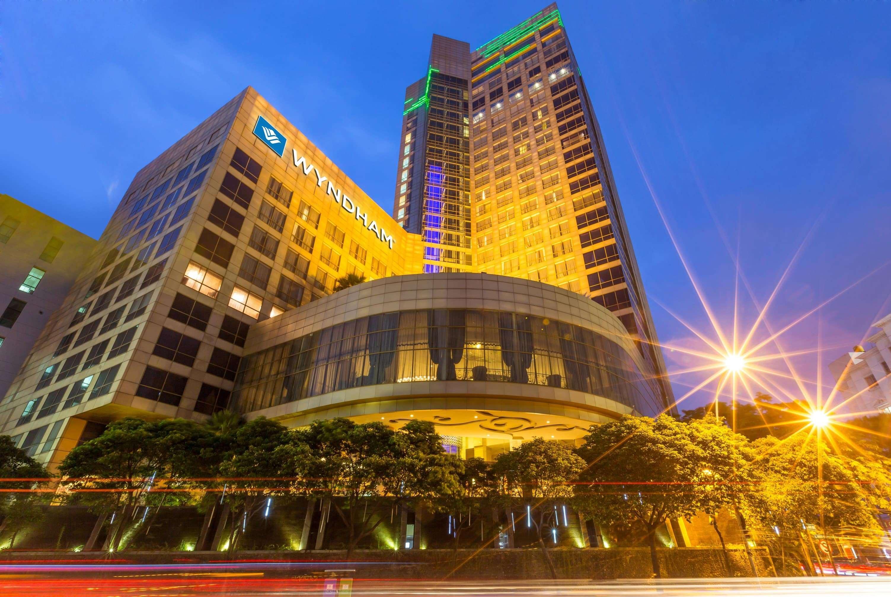 Wyndham Surabaya Hotel Екстериор снимка