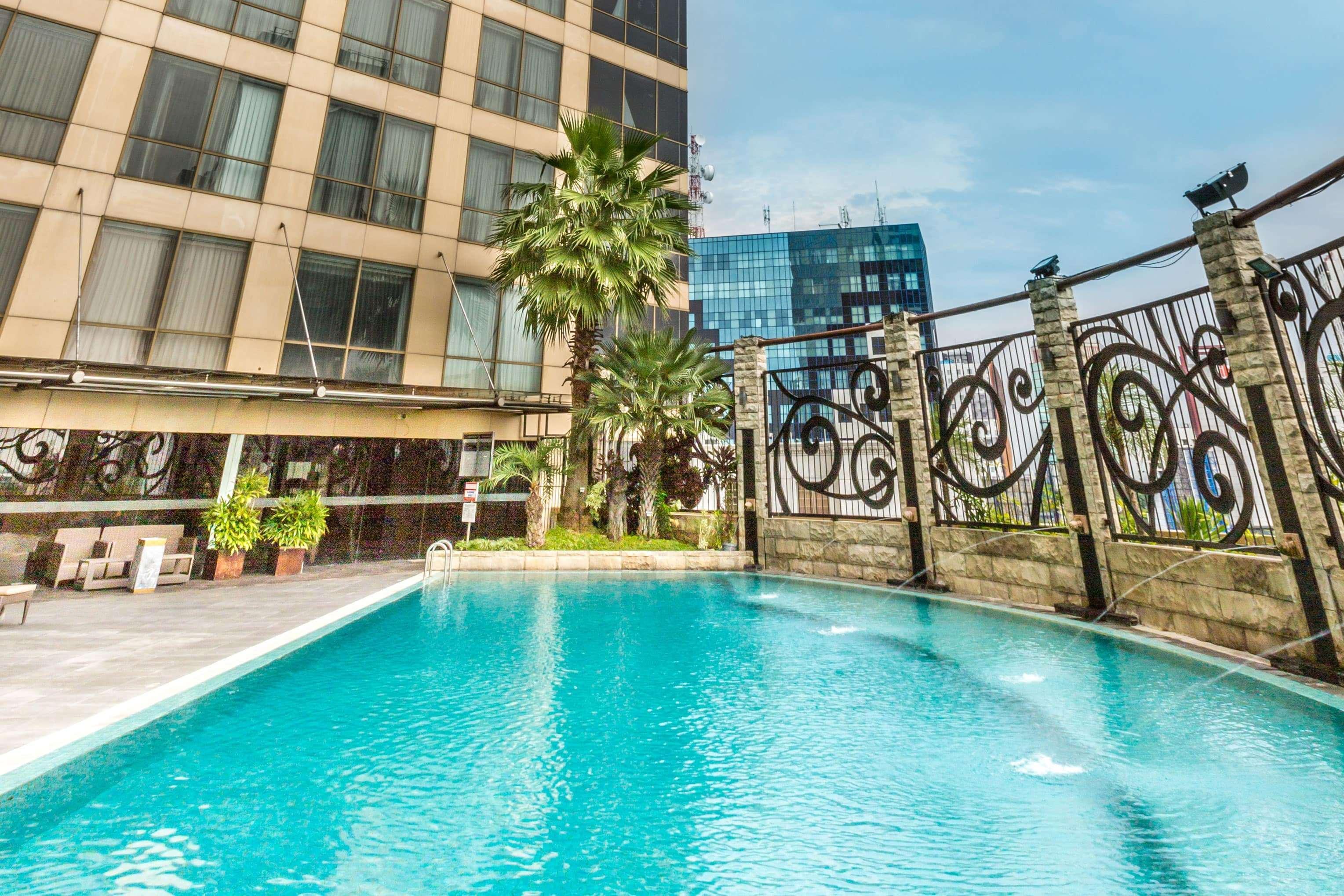 Wyndham Surabaya Hotel Екстериор снимка