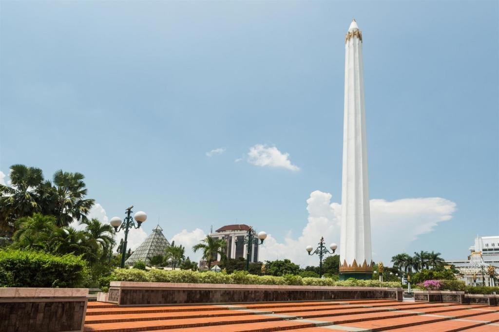 Wyndham Surabaya Hotel Екстериор снимка