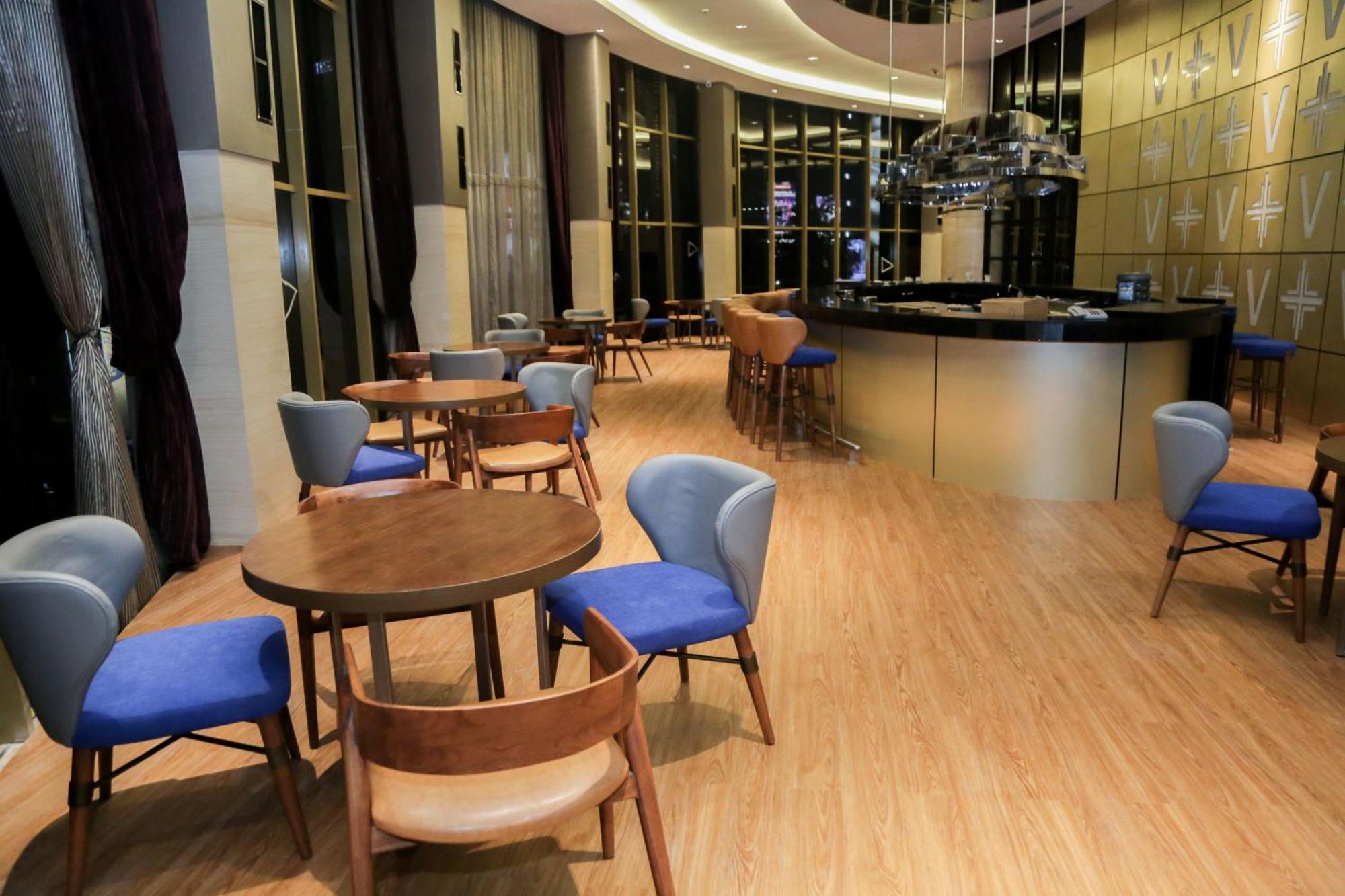 Wyndham Surabaya Hotel Екстериор снимка