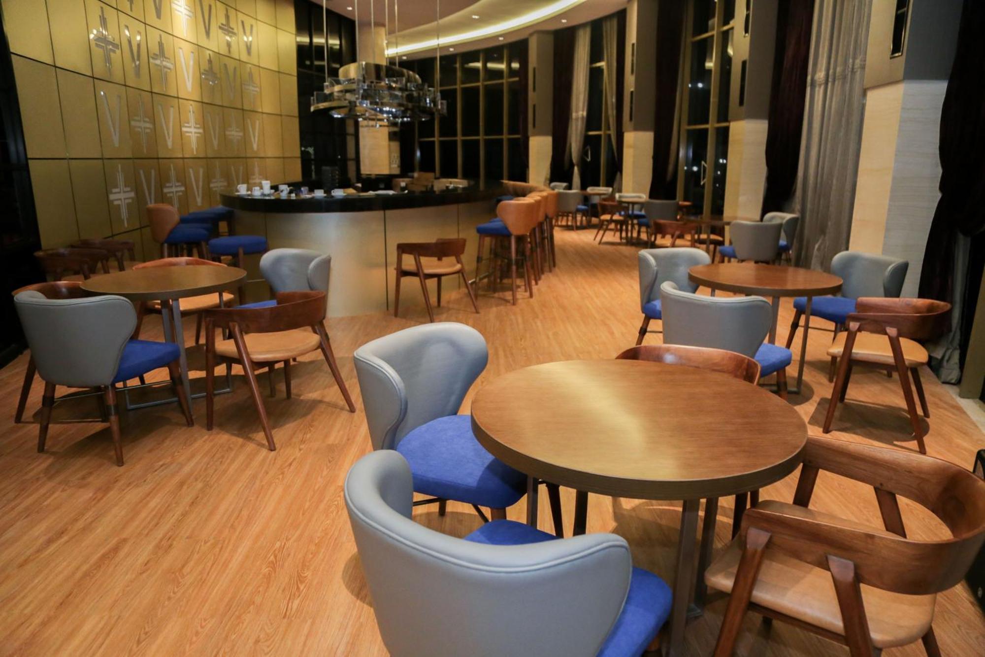 Wyndham Surabaya Hotel Екстериор снимка
