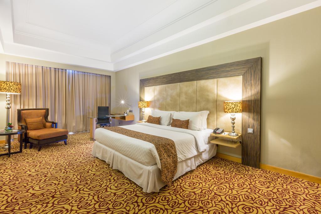 Wyndham Surabaya Hotel Екстериор снимка