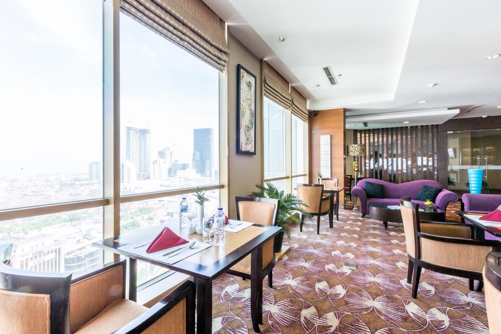 Wyndham Surabaya Hotel Екстериор снимка
