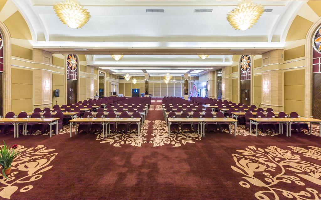 Wyndham Surabaya Hotel Екстериор снимка