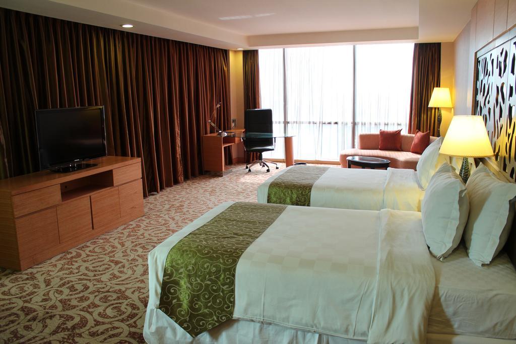 Wyndham Surabaya Hotel Екстериор снимка
