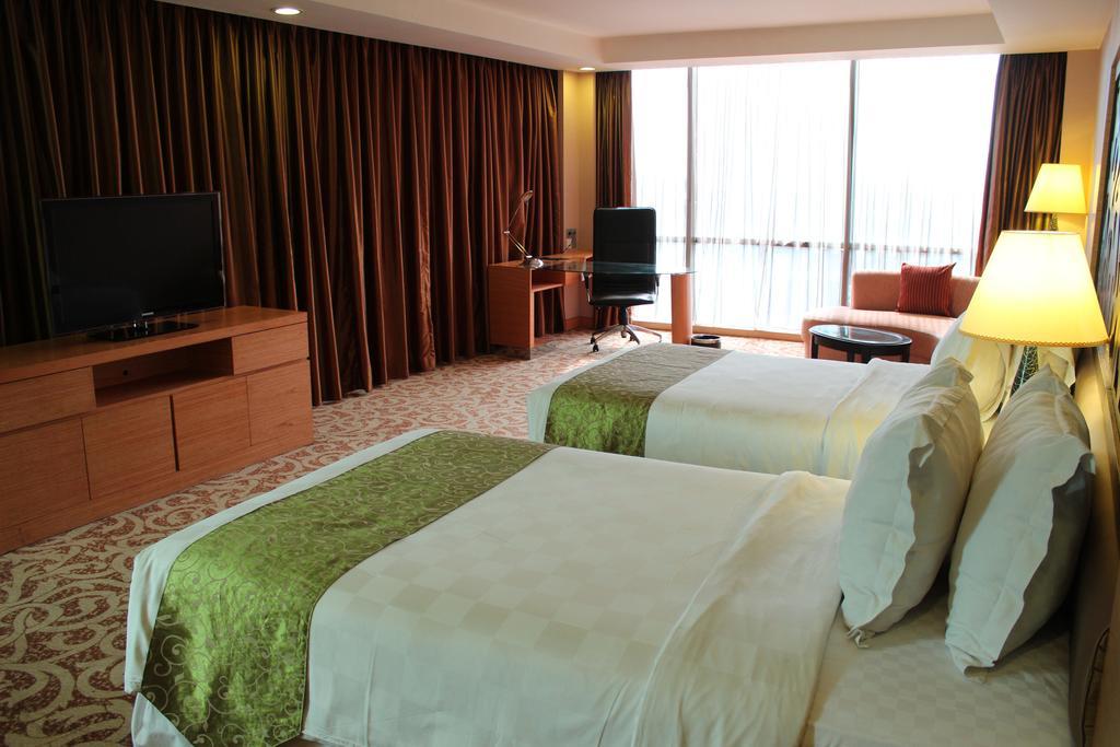 Wyndham Surabaya Hotel Екстериор снимка