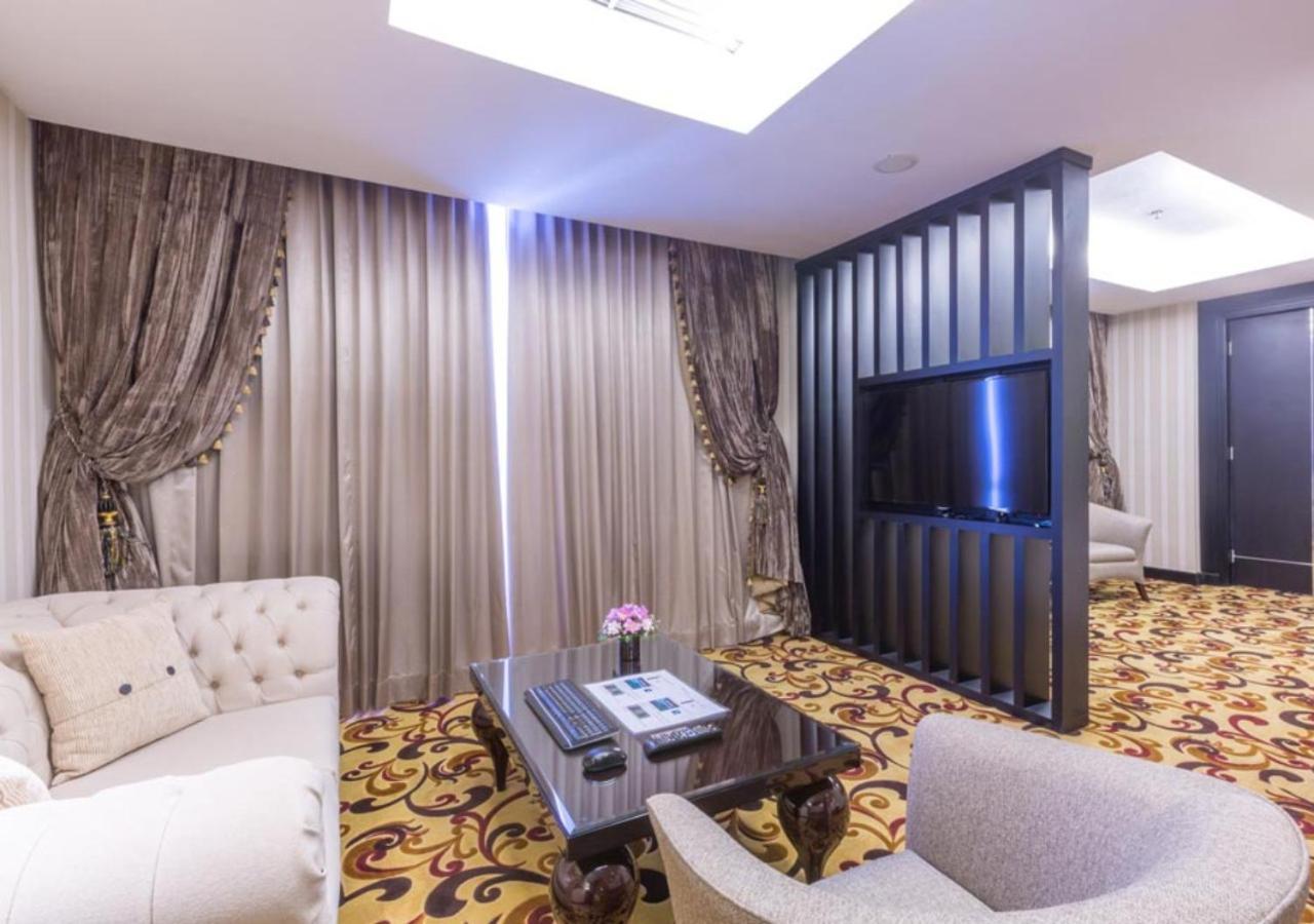 Wyndham Surabaya Hotel Екстериор снимка